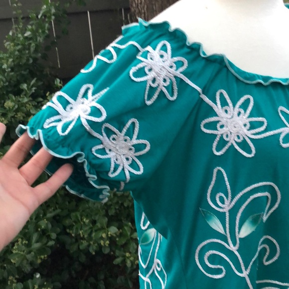 3/ $15 Lauren Michelle floral embellished peasant - Picture 2 of 6